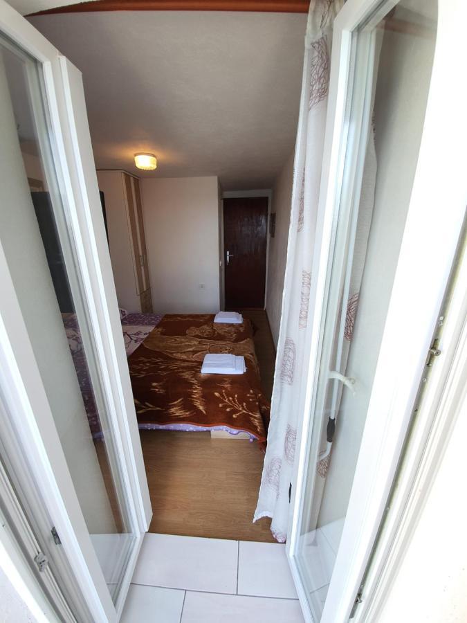 Apartment And Rooms Lucica Komiza Exterior photo
