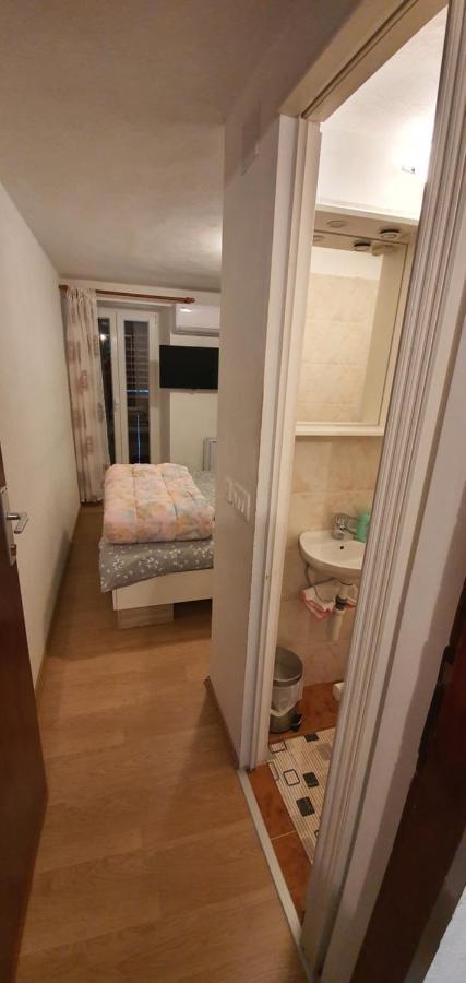 Apartment And Rooms Lucica Komiza Exterior photo