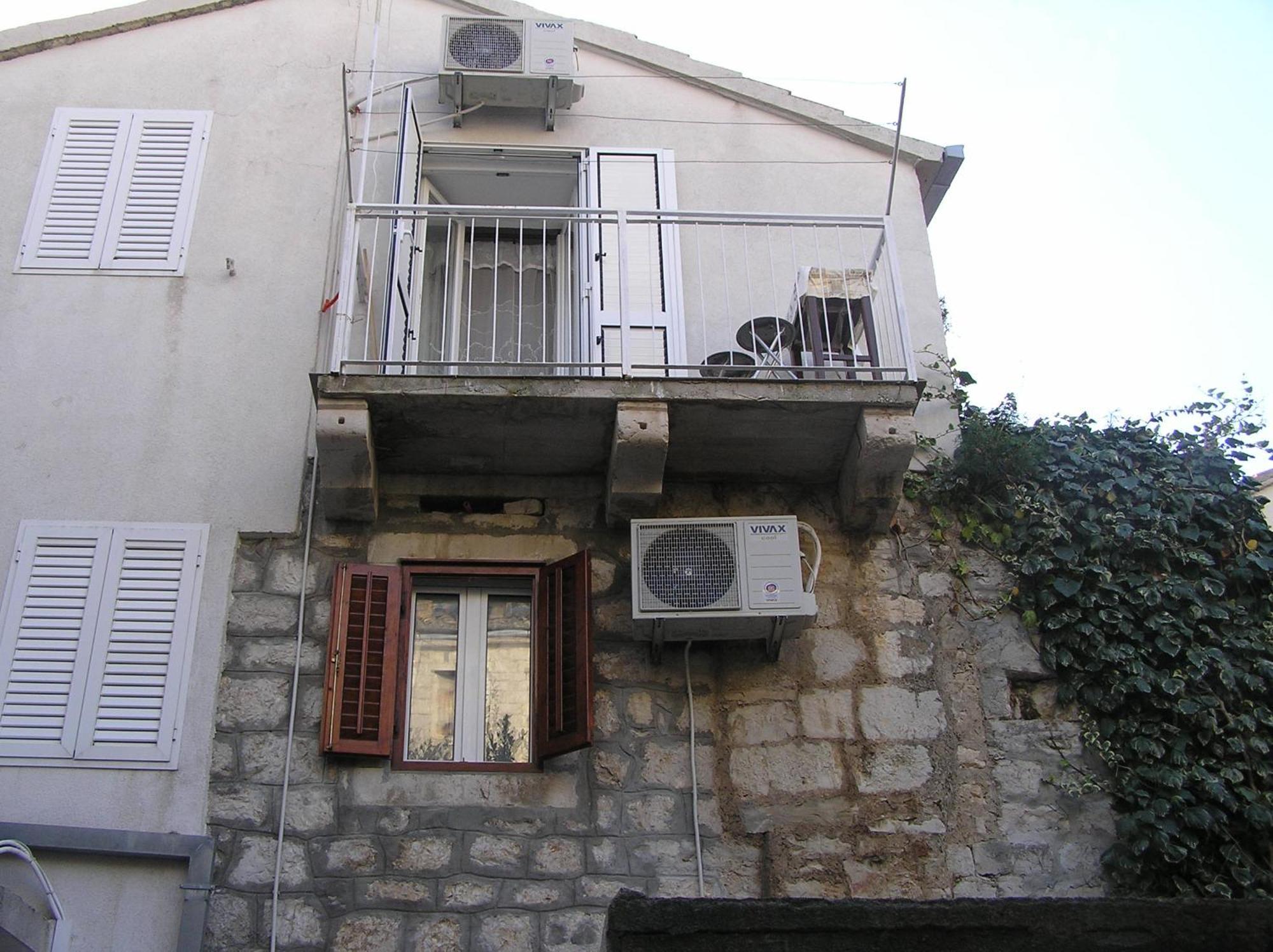 Apartment And Rooms Lucica Komiza Exterior photo
