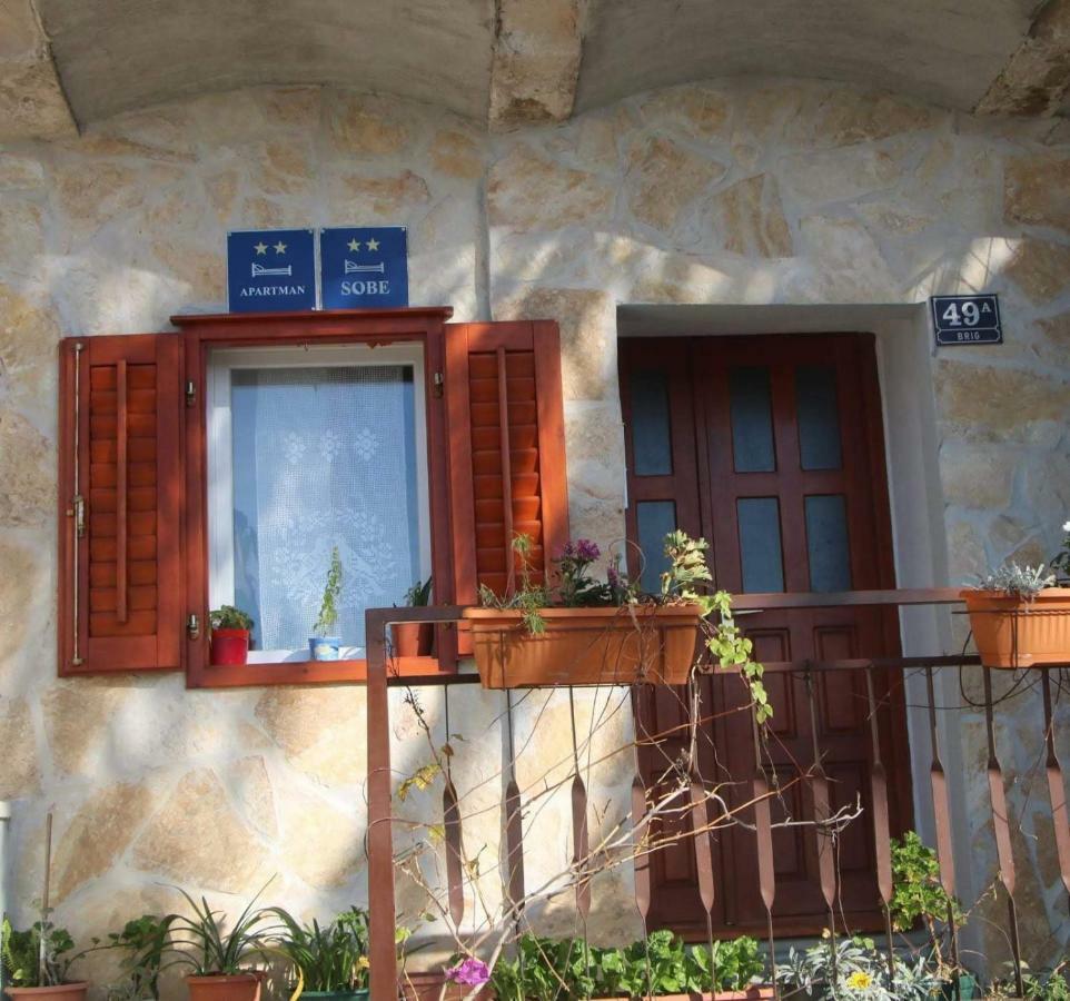 Apartment And Rooms Lucica Komiza Exterior photo