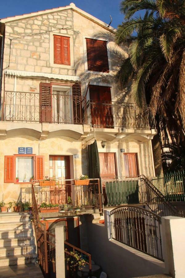 Apartment And Rooms Lucica Komiza Exterior photo