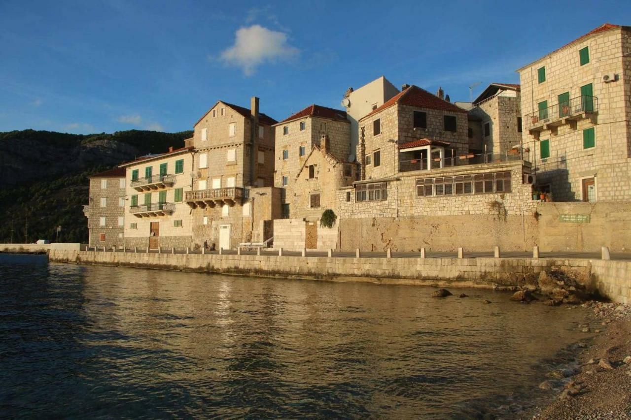 Apartment And Rooms Lucica Komiza Exterior photo